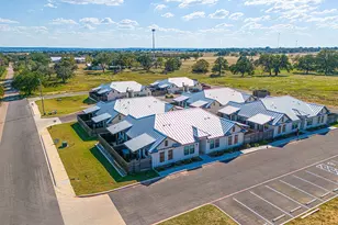 930 S Eagle St, Fredericksburg, TX 78624 - Photo 5