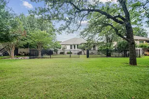 218 E Creekview Dr, Fredericksburg, TX 78624 - Photo 27