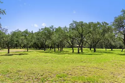 118 E Creekview Dr, Johnson City, TX 78636 - Photo 21