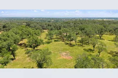 118 E Creekview Dr, Johnson City, TX 78636 - Photo 11