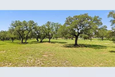 118 E Creekview Dr, Johnson City, TX 78636 - Photo 3