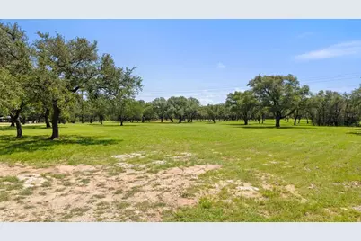 118 E Creekview Dr, Johnson City, TX 78636 - Photo 13