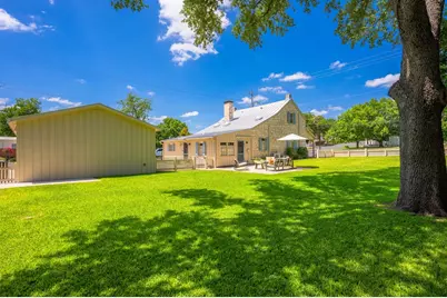419 W San Antonio St, Fredericksburg, TX 78624 - Photo 35