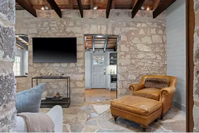 419 W San Antonio St, Fredericksburg, TX 78624 - Photo 5