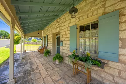 419 W San Antonio St, Fredericksburg, TX 78624 - Photo 3
