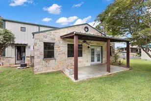 101 E Grothe St, Fredericksburg, TX 78624 - Photo 13
