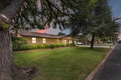 101 E Grothe St, Fredericksburg, TX 78624 - Photo 5
