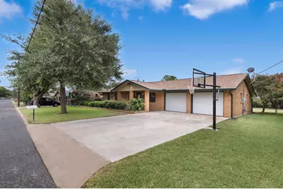 101 E Grothe St, Fredericksburg, TX 78624 - Photo 3
