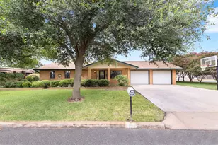 101 E Grothe St, Fredericksburg, TX 78624 - Photo 1