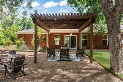 301 W Hackberry St, Fredericksburg, TX 78624 - Photo 7
