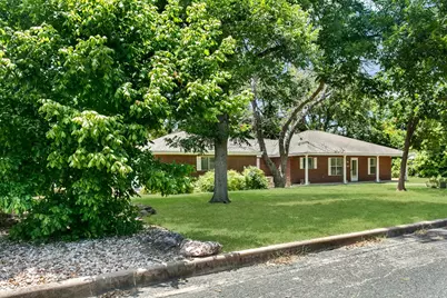 301 W Hackberry St, Fredericksburg, TX 78624 - Photo 3