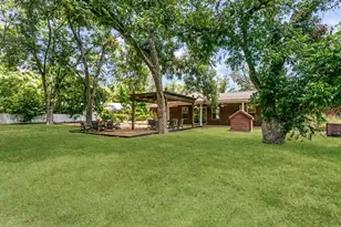 301 W Hackberry St, Fredericksburg, TX 78624 - Photo 5