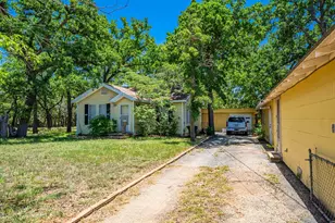 1709 N Llano St, Fredericksburg, TX 78624 - Photo 3