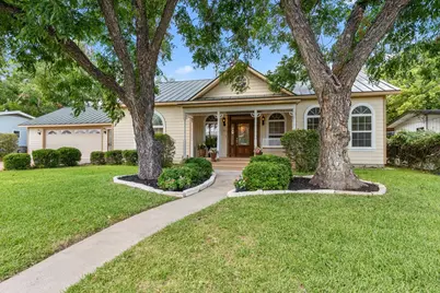 408 W Creek St, Fredericksburg, TX 78624 - Photo 1