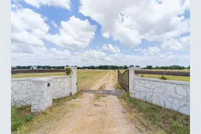 497 Luckenbach Rd, Fredericksburg, TX 78624 - Photo 3