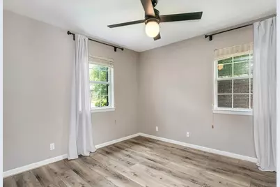 803 N Bowie, Fredericksburg, TX 78624 - Photo 21
