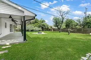 803 N Bowie, Fredericksburg, TX 78624 - Photo 27