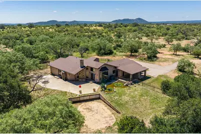 1128 County Rd 312, Llano, TX 78643 - Photo 21