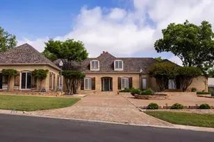 418 N Coronado Dr, Kerrville, TX 78028 - Photo 1