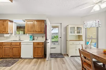 1445 N Gloucester Point, Kerrville, TX 78028 - Photo 5