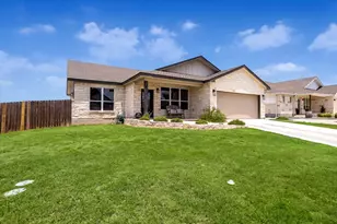 912 Smokey Oak Dr, Fredericksburg, TX 78624 - Photo 3