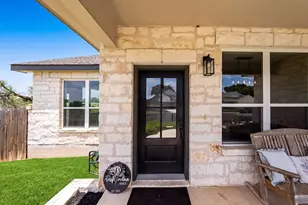 912 Smokey Oak Dr, Fredericksburg, TX 78624 - Photo 5