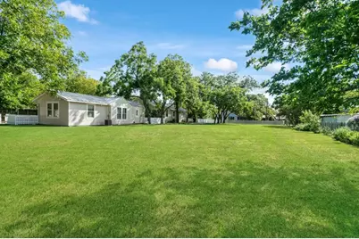 408 Fulton St, Fredericksburg, TX 78624 - Photo 5