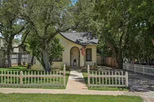 816 Wheless Ave, Kerrville, TX 78028 - Photo 1