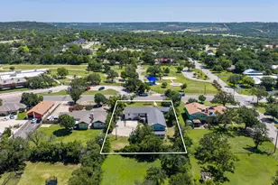 1009 W Main St, Kerrville, TX 78028 - Photo 3