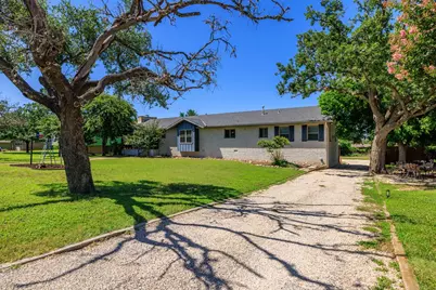 1009 W Main St, Kerrville, TX 78028 - Photo 47