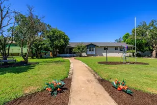 1009 W Main St, Kerrville, TX 78028 - Photo 1