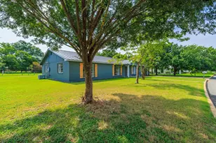 114 N Crestwood Dr, Fredericksburg, TX 78624 - Photo 3