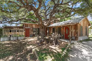 307 S Creek St, Fredericksburg, TX 78624 - Photo 27