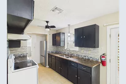 328 Glenmoor Dr, Fredericksburg, TX 78624 - Photo 5