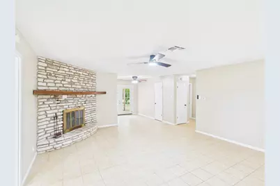 328 Glenmoor Dr, Fredericksburg, TX 78624 - Photo 3