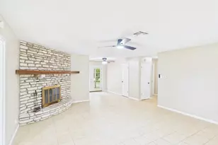 328 Glenmoor Dr, Fredericksburg, TX 78624 - Photo 3