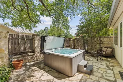 208 W Schubert St, Fredericksburg, TX 78624 - Photo 5