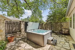 208 W Schubert St, Fredericksburg, TX 78624 - Photo 5