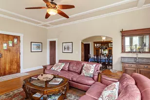 215 E Travis St, Fredericksburg, TX 78624 - Photo 7