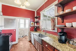 215 E Travis St, Fredericksburg, TX 78624 - Photo 5