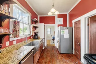 215 E Travis St, Fredericksburg, TX 78624 - Photo 9