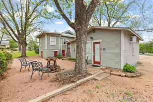 215 E Travis St, Fredericksburg, TX 78624 - Photo 27