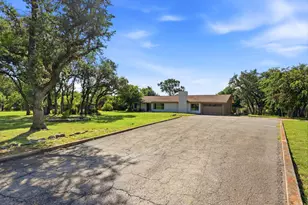 136 Royal Oaks Loop, Kerrville, TX 78028 - Photo 1