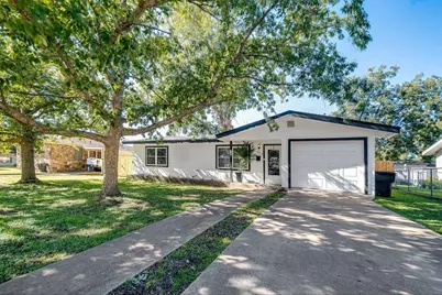 804 N Milam St, Fredericksburg, TX 78624 - Photo 11