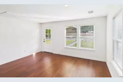 313 Fulton St, Fredericksburg, TX 78624 - Photo 5