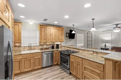 208 E San Antonio St, Fredericksburg, TX 78624 - Photo 63