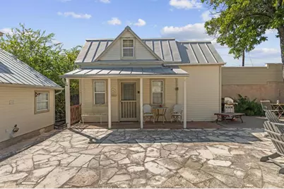 208 E San Antonio St, Fredericksburg, TX 78624 - Photo 37