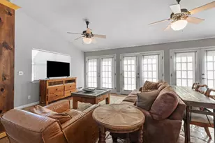 208 E San Antonio St, Fredericksburg, TX 78624 - Photo 17