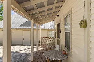 208 E San Antonio St, Fredericksburg, TX 78624 - Photo 43