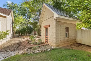 104 N Cherry St, Fredericksburg, TX 78624 - Photo 25